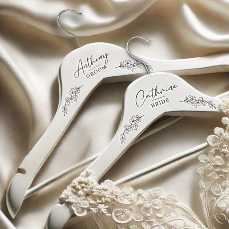 Cabide de madeira personalizado para o vestido de noiva