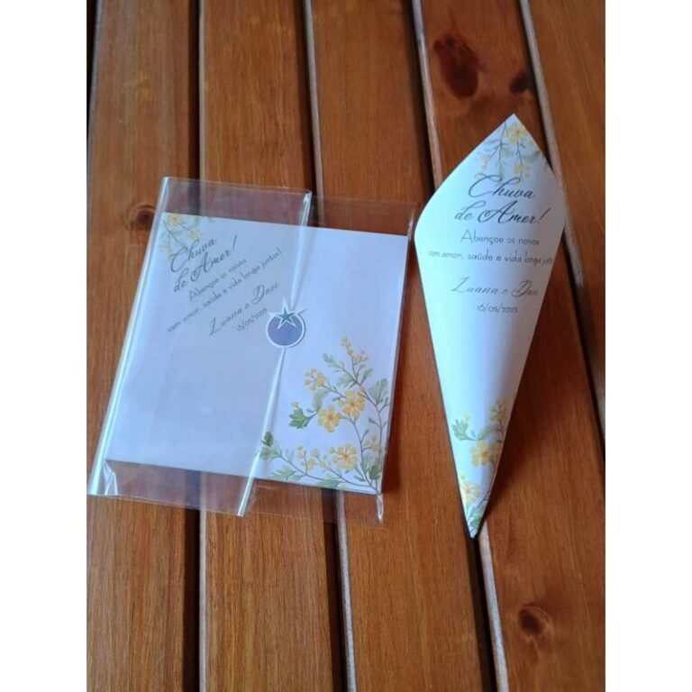 Cones personalizados para os convidados jogarem pétalas