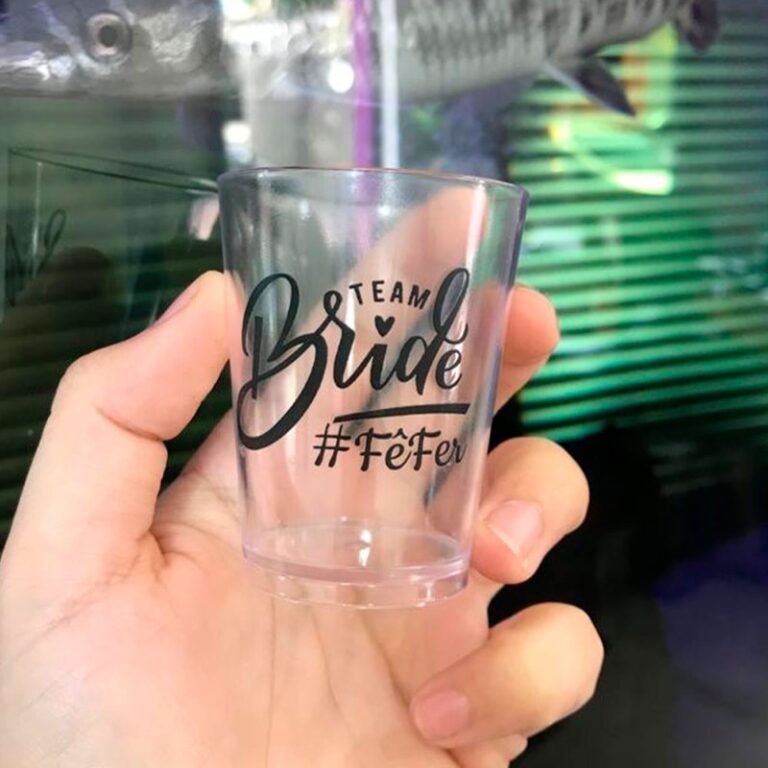 Copos de dose personalizados para a experiência dos convidados