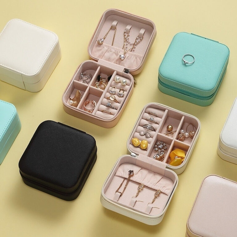 Kit com doze caixinhas porta-joias para as madrinhas