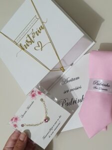 Kit de convite para padrinhos com caixa, gravata e pulseira