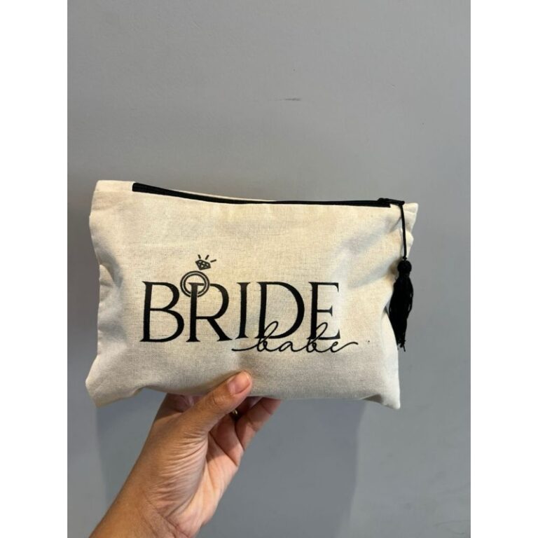 Necessaire com escrita Bride para o making of