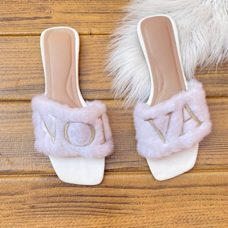 Pantufa rasteira com bordado Noiva