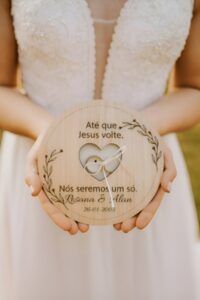 Porta aliança personalizado em madeira MDF para o casamento