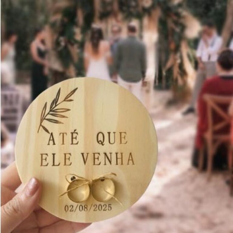Porta aliança de pinus personalizado com nome do casal