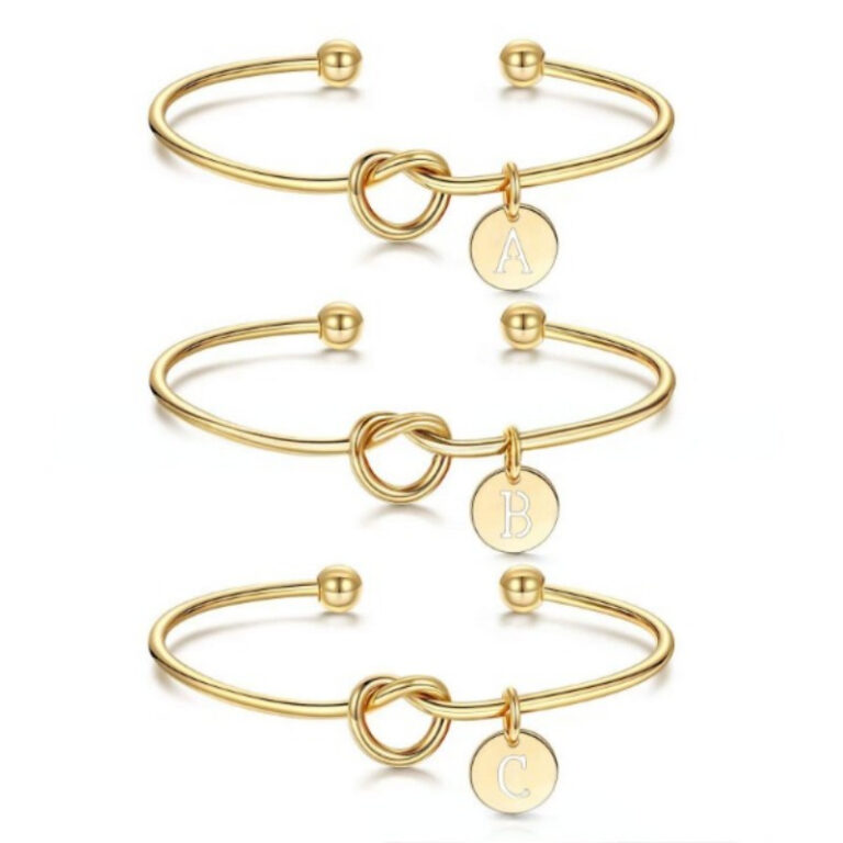 Pulseira com nó e letra personalizada para as madrinhas