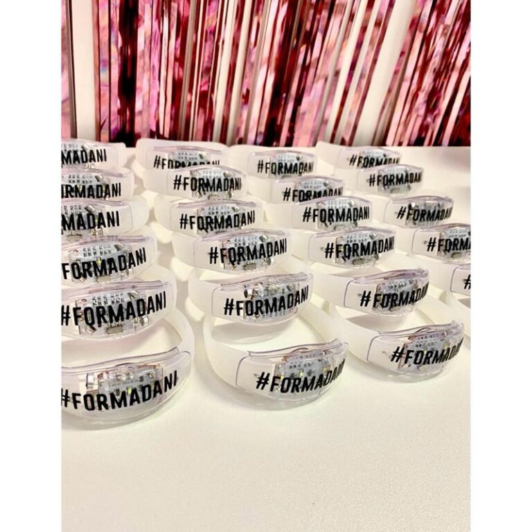 Pulseiras de LED personalizadas que acendem com o som