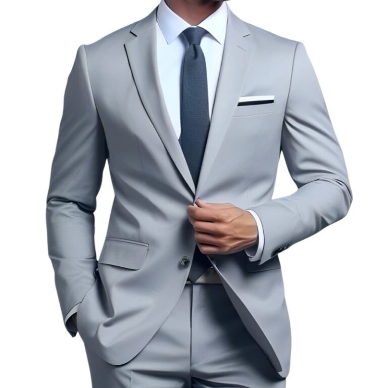 Terno italiano slim para o noivo com corte moderno