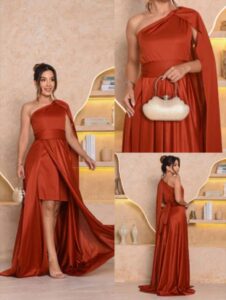 Vestido longo com capa