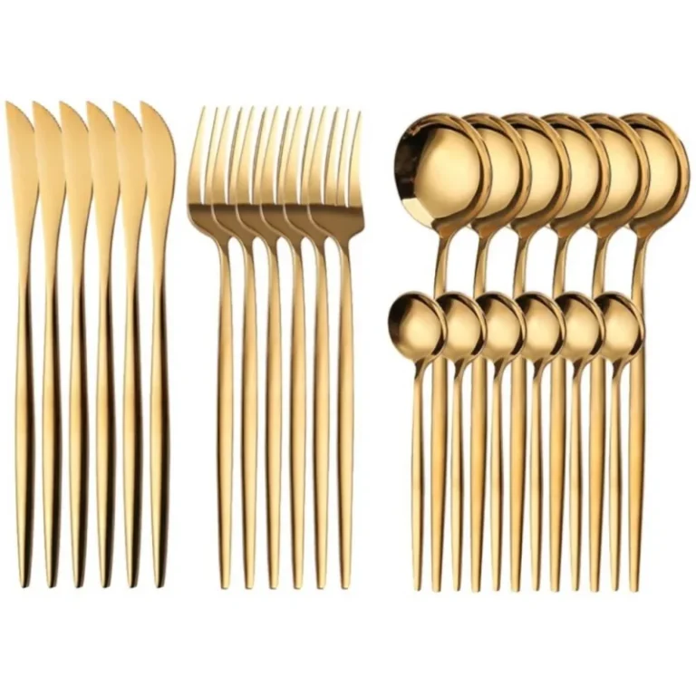 Jogo de talheres dourado com 24 peças