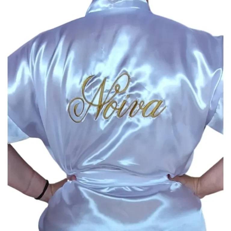 Robe de cetim bordado