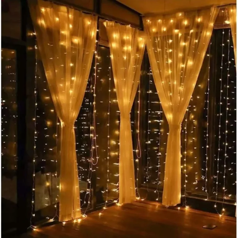 Cortina com 300 LEDs de 3 por 3 metros