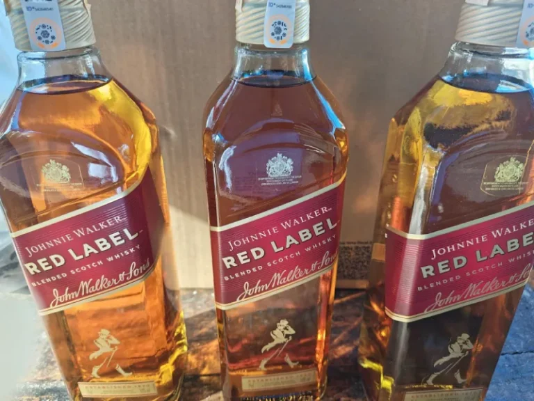 Garrafa de whisky para compor o presente dos padrinhos