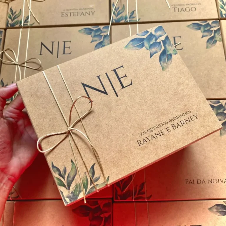 Caixa de MDF personalizada para convite de padrinho