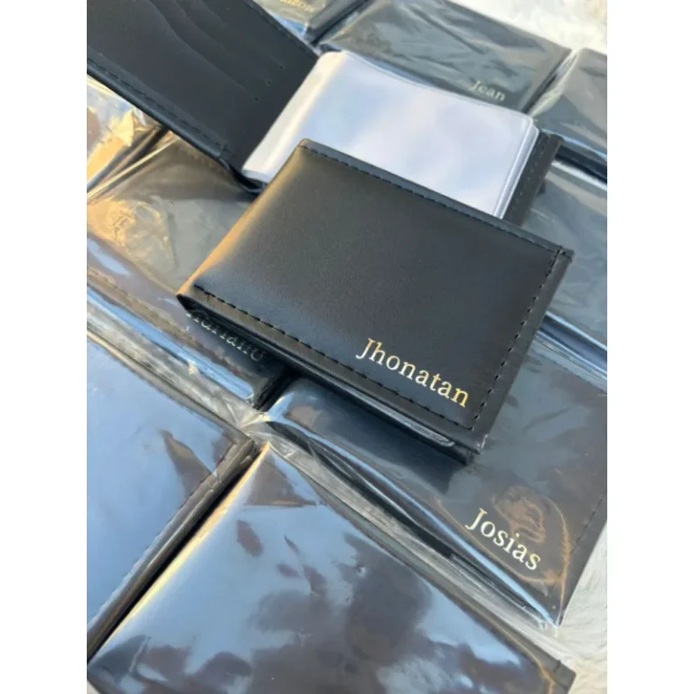Kit com quatorze carteiras masculinas slim