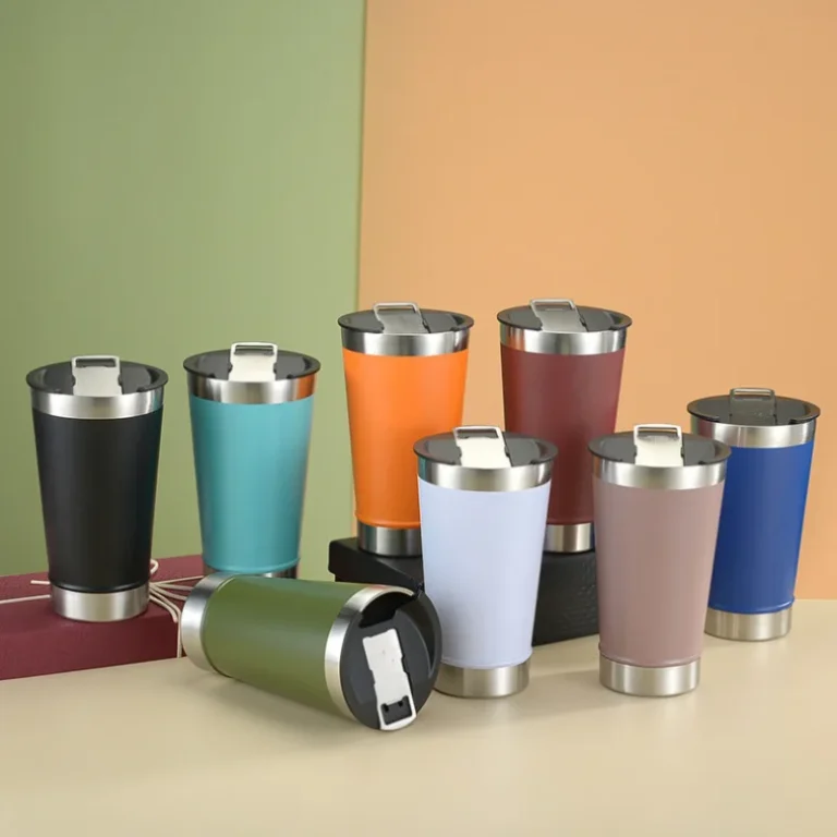 Kit com dez copos térmicos com tampa e abridor