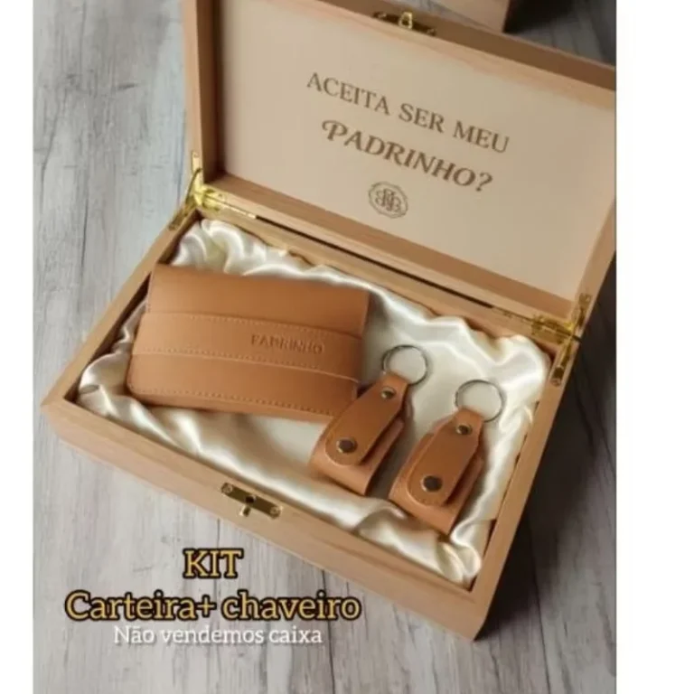Kit com carteira e chaveiro personalizados para padrinho