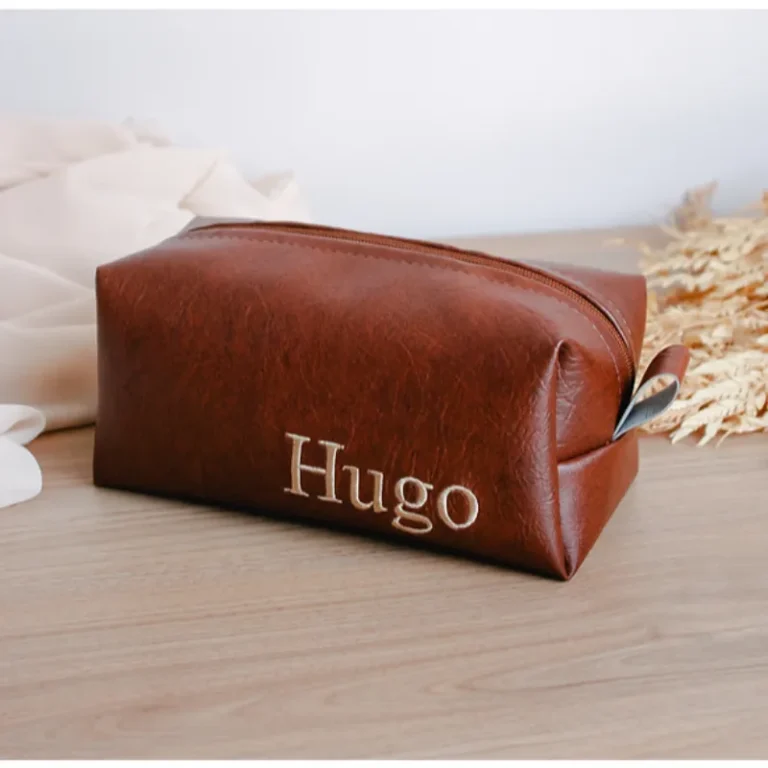Necessaire box bordada para os padrinhos
