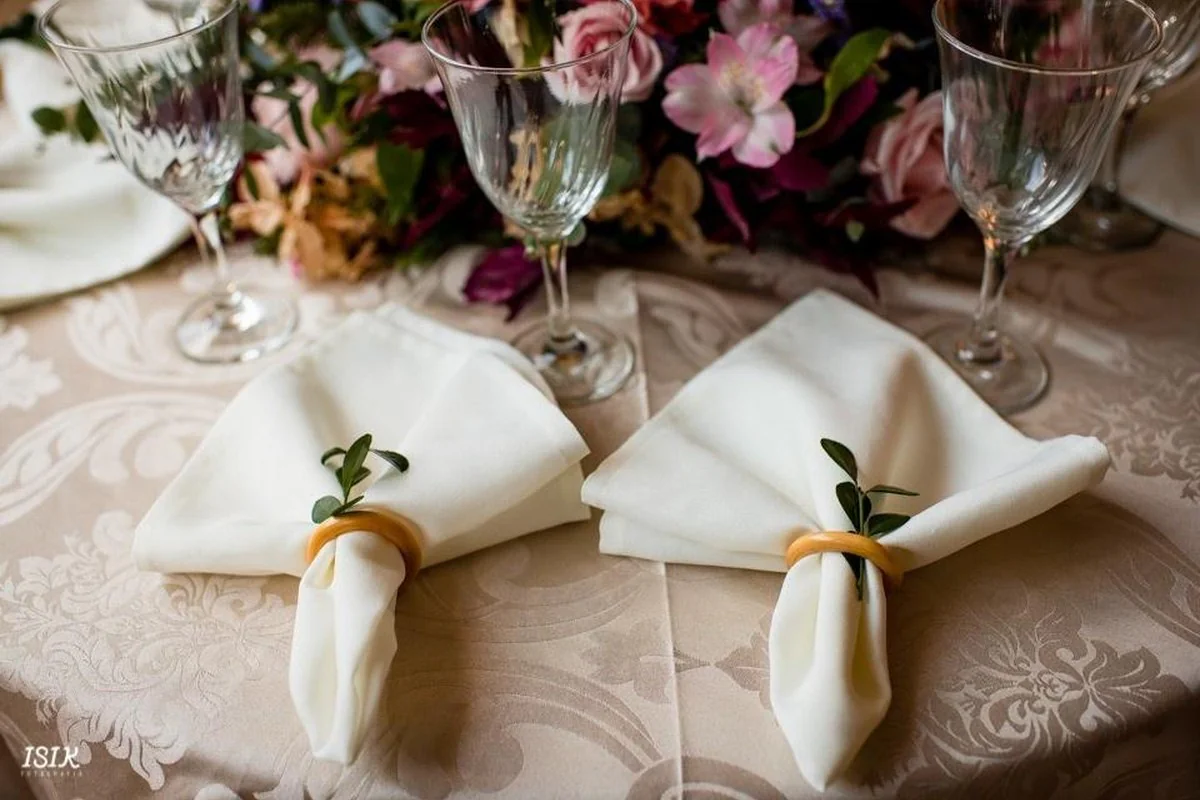 Decoração de casamento barata com guardanapo de tecido elegante